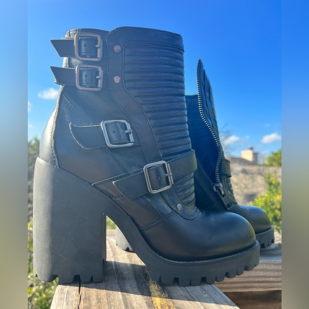 Ash peace boots
